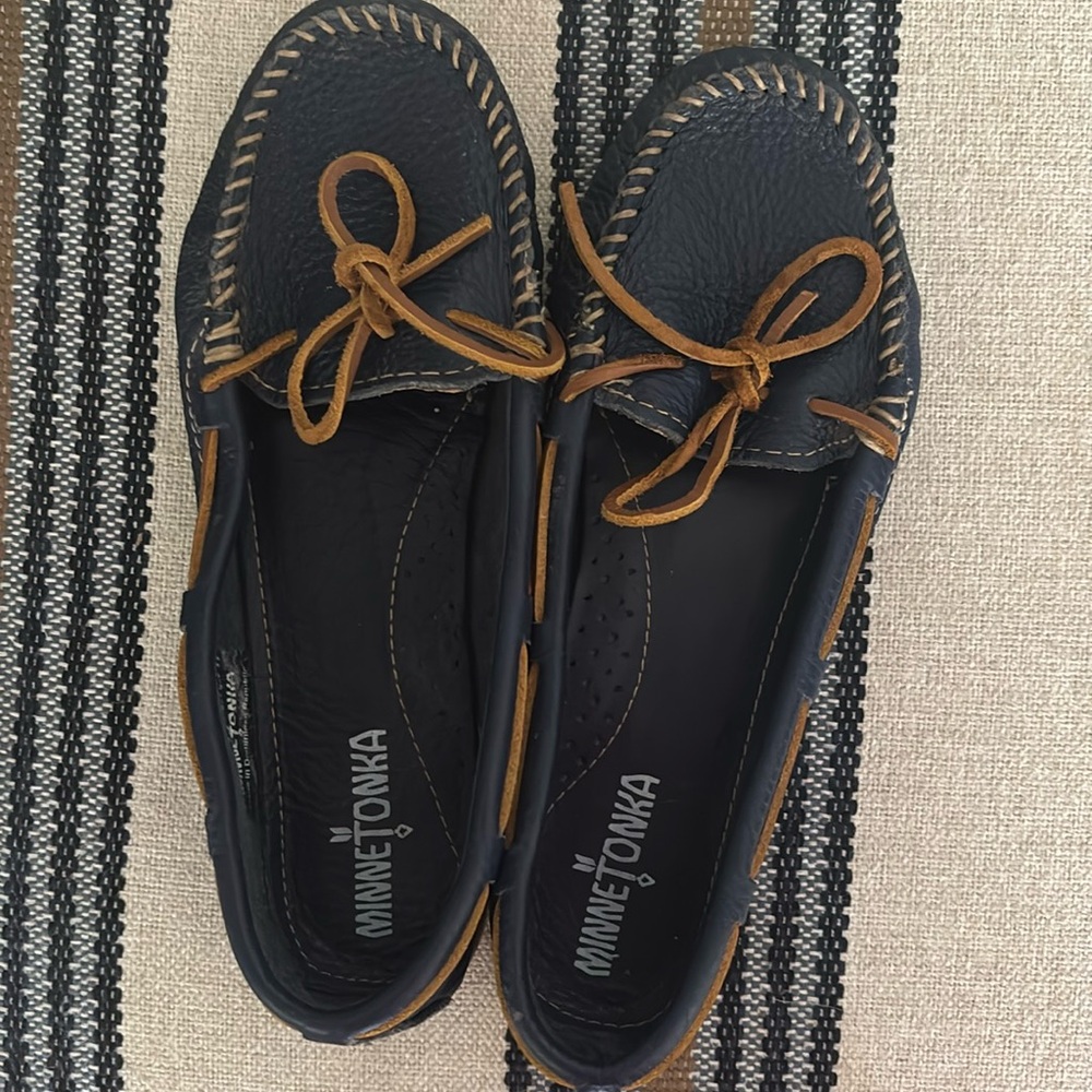 Minnetonka womens classic shoe. Navy blue. Size 8.5.